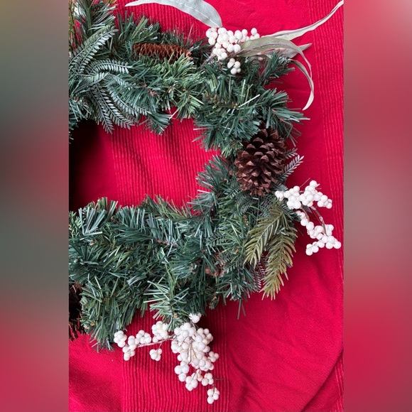 NWT faux white berry wreath Christmas 24” inches - Picture 3 of 6